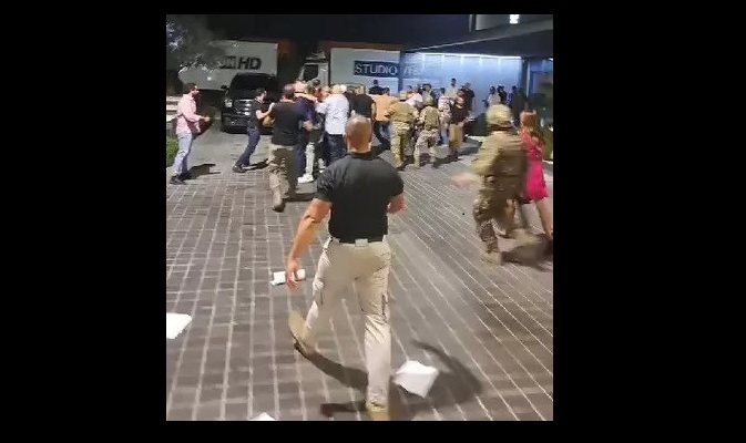 بالفيديو- الإشكال يتجدد خارج الإستديو.. والجيش يتدخل