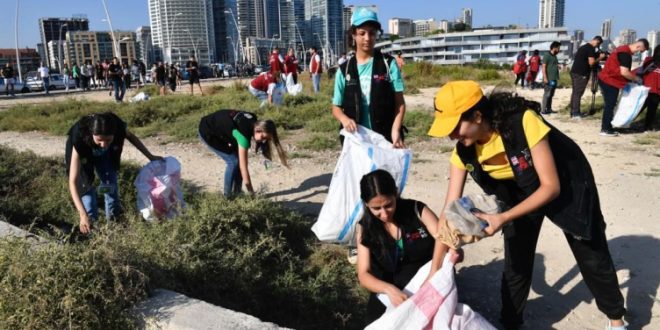 بالصور.. إنطلاق حملة “نظّف بلدك” من واجهة بيروت البحرية