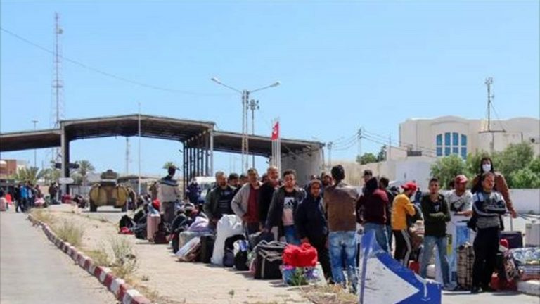 انقاذ 360 مهاجرًا في ليبيا