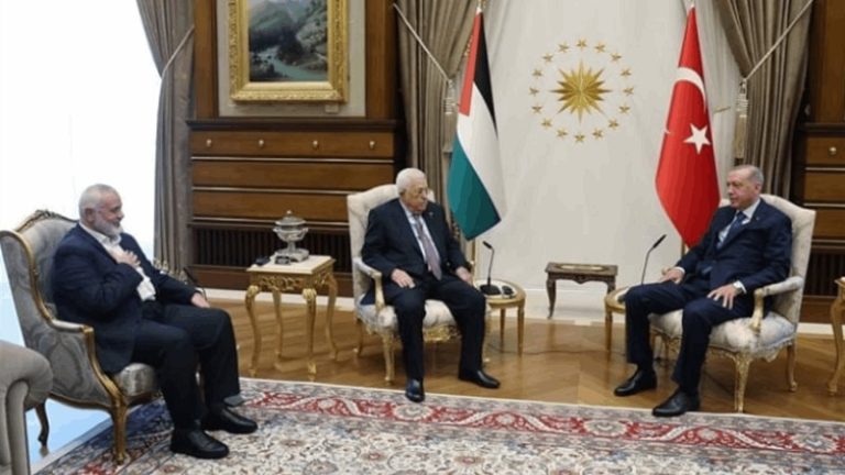 لقاء يجمع اردوغان بالرئيس الفلسطيني ورئيس حركة حماس