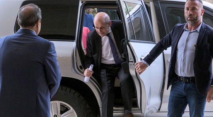 لودريان في بيروت “منزوع السّلاح”