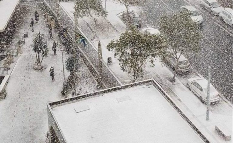 بالفيديو: لأول مرة منذ 10 سنوات.. الثلوج تتساقط في جوهانسبرغ!