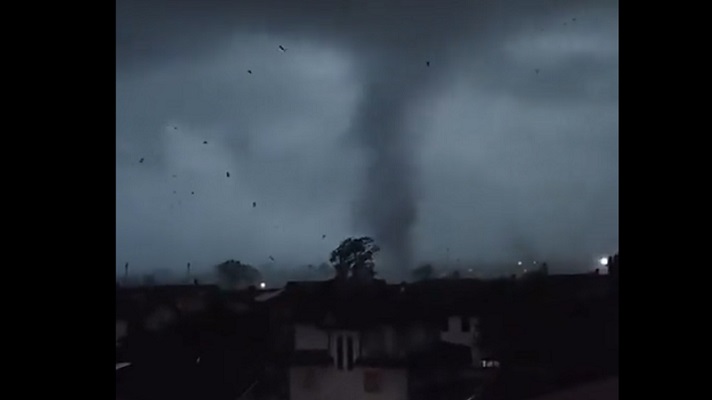 فيديو لإعصار “مُدمّر” و”مُرعب”!