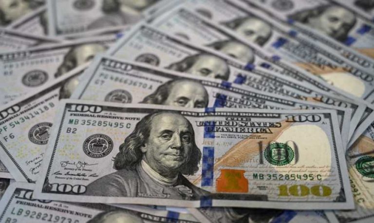 السخونة المباغتة للدولار تنذر بتحرك التداعيات المالية