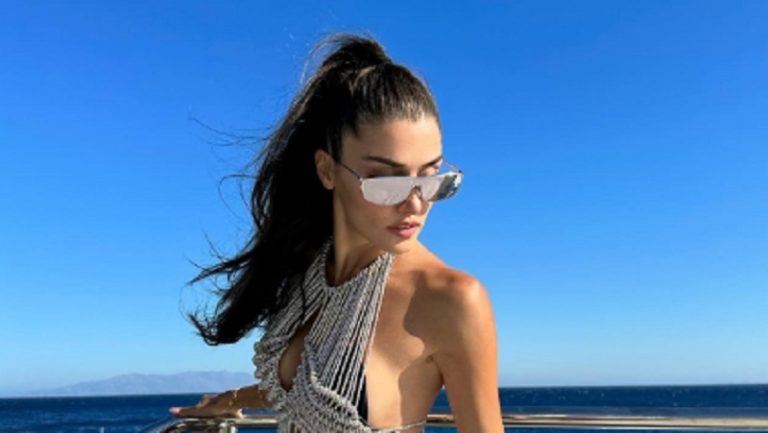 إطلالة مميزة لهاندا ارتشيل برفقة حبيبها في اليونان (فيديو + صور)