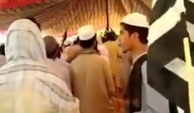 بالفيديو: لحظة وقوع تفجير باكستان.. وحصيلة القتلى ارتفعت إلى 54