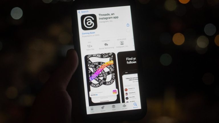 مارك زوكربيرغ  يحارب “تويتر” بإنشائه “Threads”.. ومن كان أول المستخدمين؟