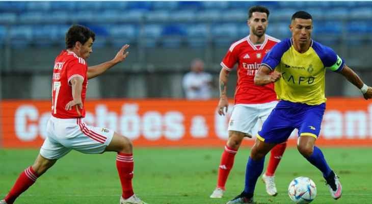 رونالدو يلبي طلب طفل اقتحم مباراة بنفيكا (فيديو)