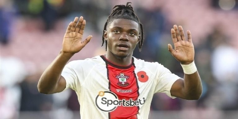 نجم ساوثامبتون قريب من ليفربول