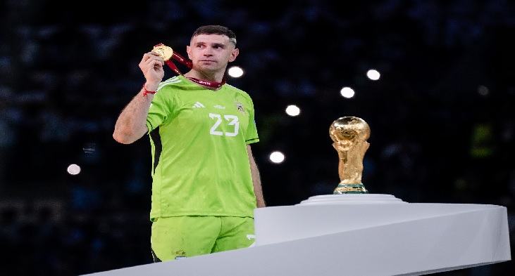 إيميليانو مارتينيز.. من مكافح الى بطل قومي