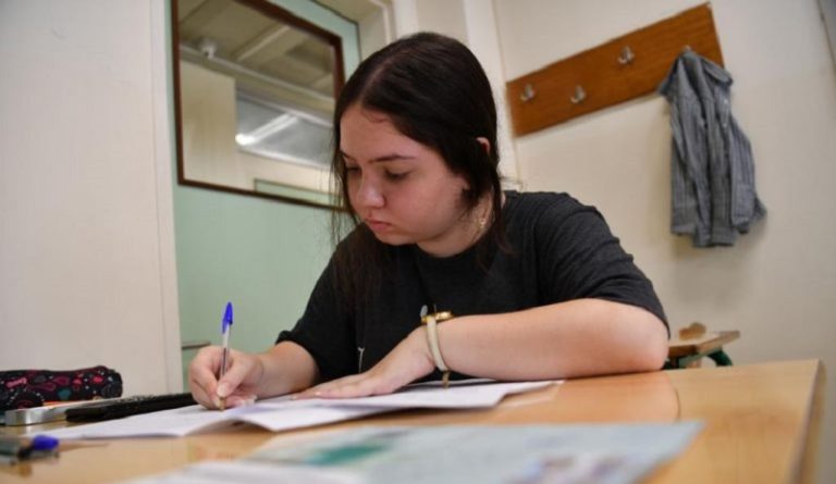 طلاب امتحانات