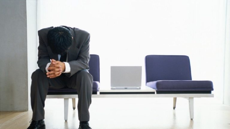 بعد الكشف عن “ميوله الجنسية”.. حصل على تعويض في عمله