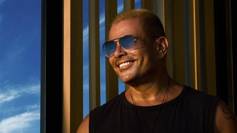 بالفيديو.. ديو يجمع عمرو دياب ونجله عبدالله