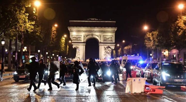 هل أثرت أحداث فرنسا على عروض الأزياء؟