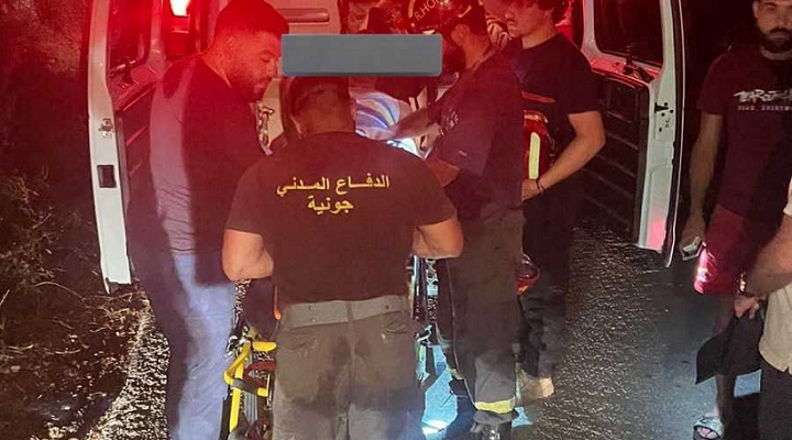 بالصور.. الدفاع المدني ينقذ مواطناً سقط في نهر يحشوش
