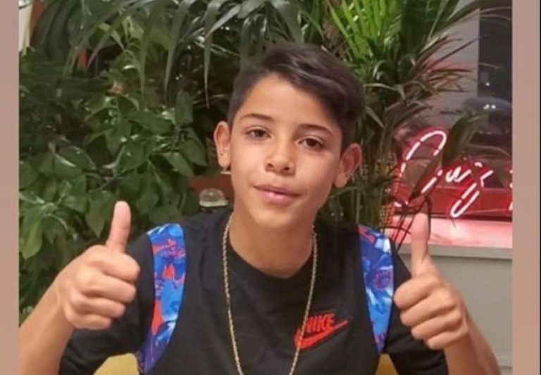 بالصورة: كريستيانو جونيور بالزيّ السعودي