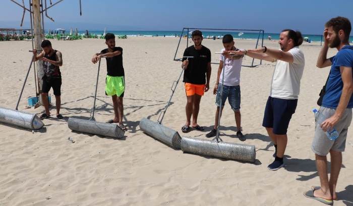 حملة نظافة لشاطئ صور لغايات علمية
