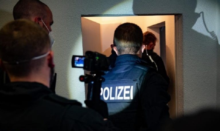 “اليوروبول” تفكك عصابة تهرب المهاجرين الكوبيين إلى الإتحاد الأوروبي