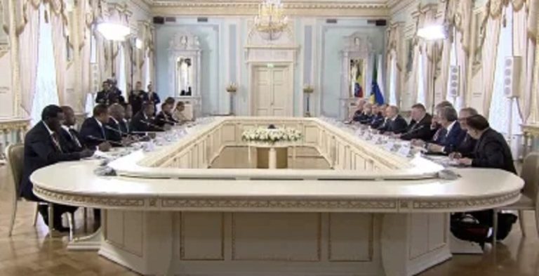 توقيع اتفاقيتين “تاريخيتين” بين روسيا والصومال