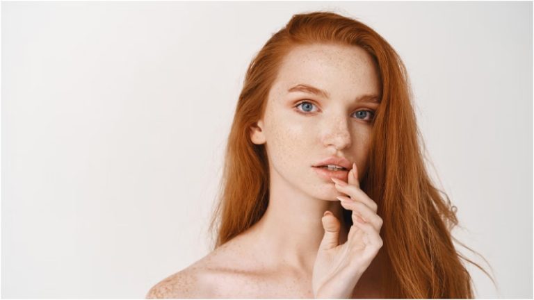 ما الذي يؤدي إلى تغير لون الشفاه؟