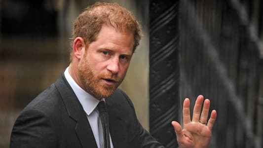 ما سبب إنقطاع العلاقة بين الأمير هاري وديفيد بيكهام؟