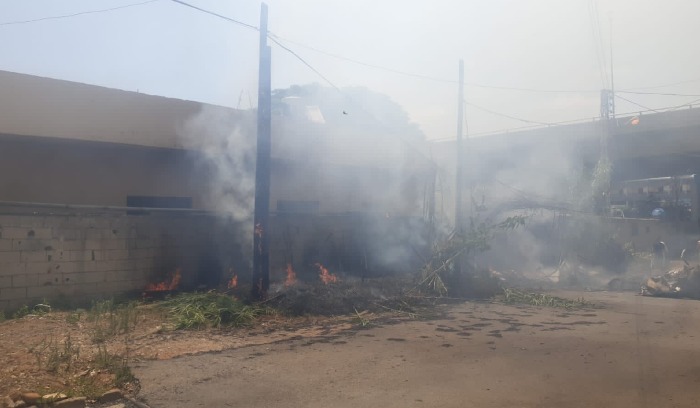 إخماد حريق قرب جسر سينيق