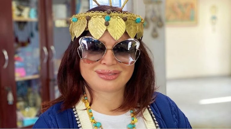 صورة نادرة لإلهام شاهين مع شادية