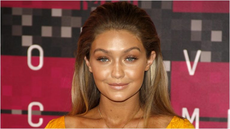 بالصور.. جديد جيجي حديد “مكياج اللاتيه”