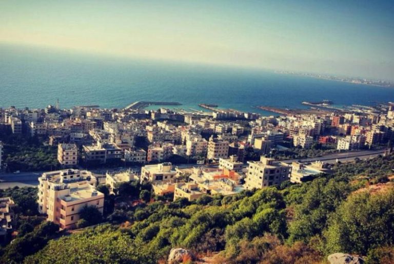 سقوط طفلة من على سطح منزل في القلمون