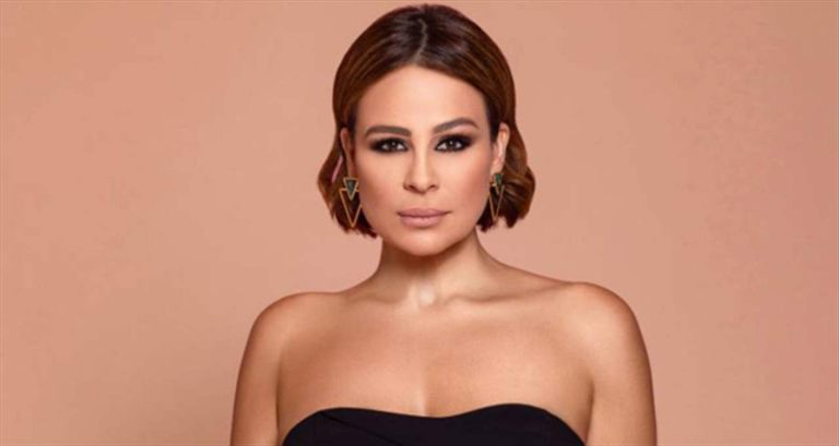 بالفيديو.. إطلالة عفوية لكارول سماحة وإبنتها