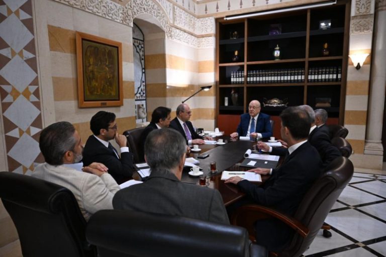 ميقاتي يلتقي نواب حاكم مصرف لبنان