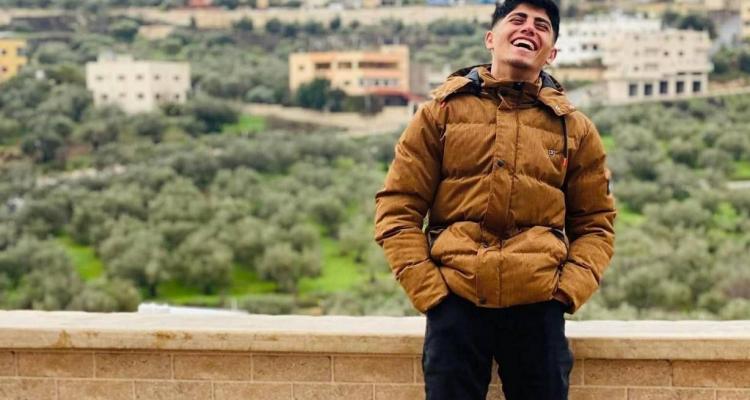 إستشهاد شاب وإصابة آخر بإستهداف الإحتلال مركبة في نابلس