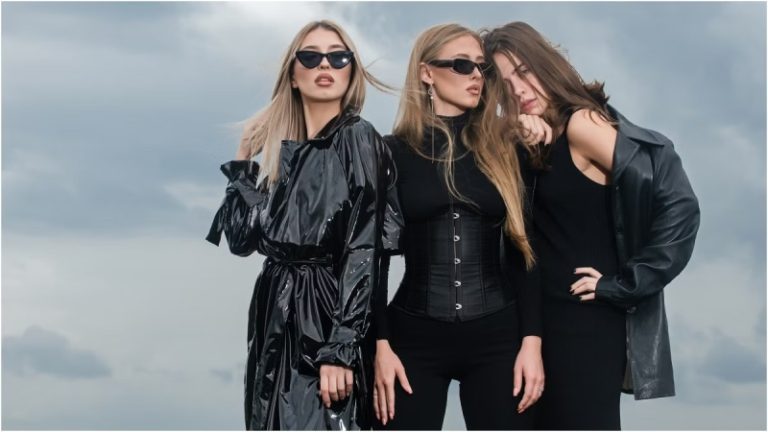 بالصور.. كيف نحافظ على لمعان الملابس الجلدية؟