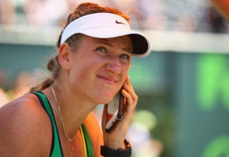 بالفيديو.. فيكتوريا أزارينكا تصيب مؤخرة رأس مشجع