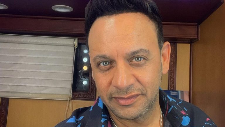 مصطفى قمر حزين بعد رحيل “أمه الثانية”