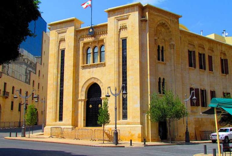 وفد من نواب المعارضة يغادر إلى برلين