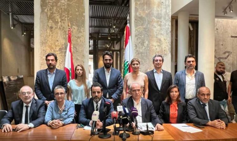 نواب تغييريون يزورون قرية الغجر