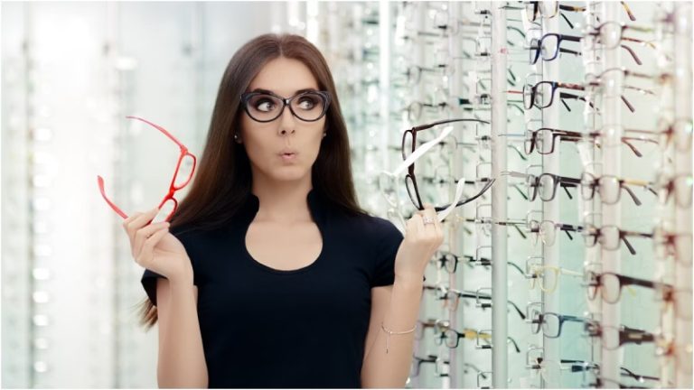 حيل سهلة اتبعيها لتبدي رائعة بالنظارات الطبية