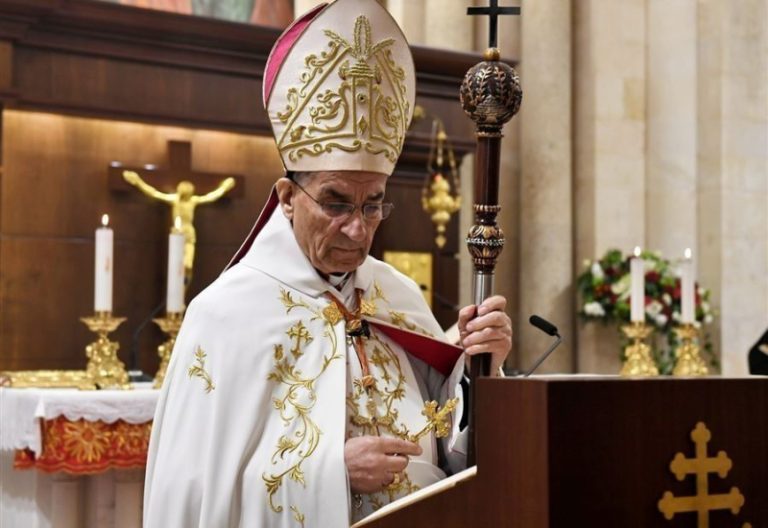 الراعي يحذر من عدم الإلتزام بالدستور: هوية لبنان مهددة