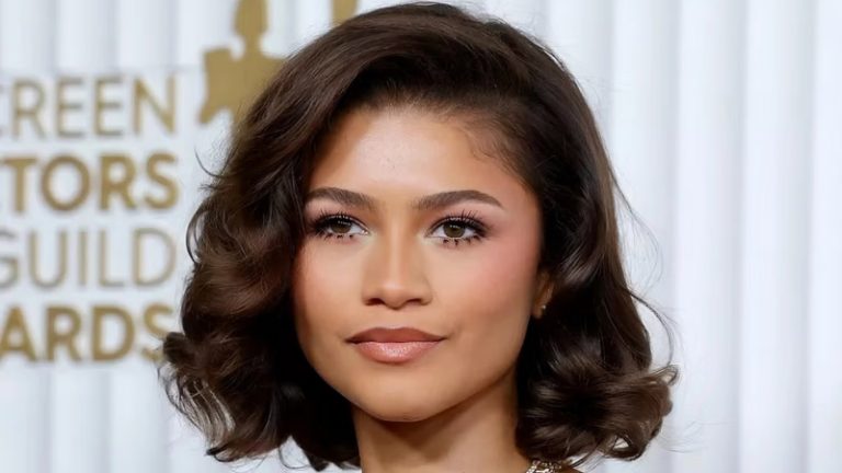 بالصور.. ما هي رموش الدمية؟