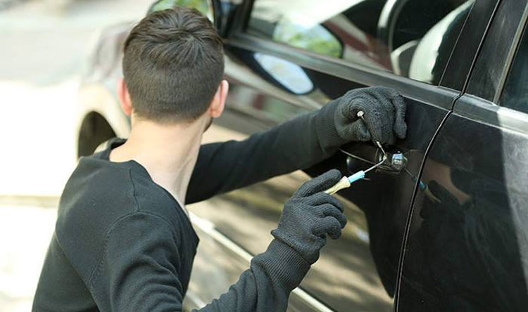 توقيف سارق سيارات ودراجات آلية في الفرزل