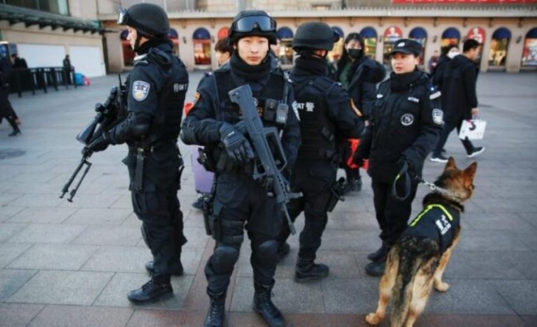 بالصور.. 6 قتلى بحادث طعن في روضة أطفال