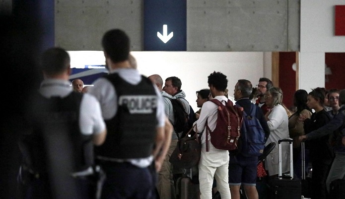 بينهم لبنانيّون… وصول أول طائرة الى باريس تقل 262 عائداً من النيجر