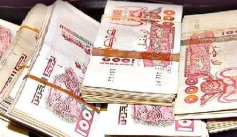 توقيف مزورين للعملة الوطنية في الجزائر