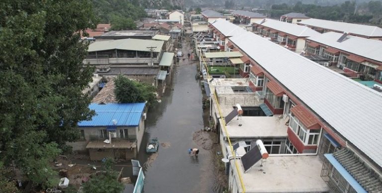 بالفيديو: عشرات القتلى والمفقودين بفيضانات الصين