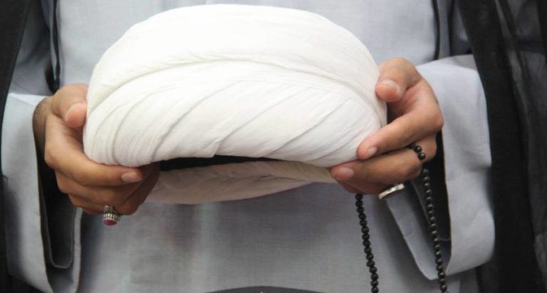 بري و”الحزب” على خط المعالجة: “طرد” 15 شيخاً يثير عاصفة في “المجلس الشيعي”