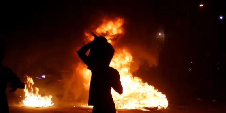 إحتراق “جيب” على “أوتوستراد” جبيل