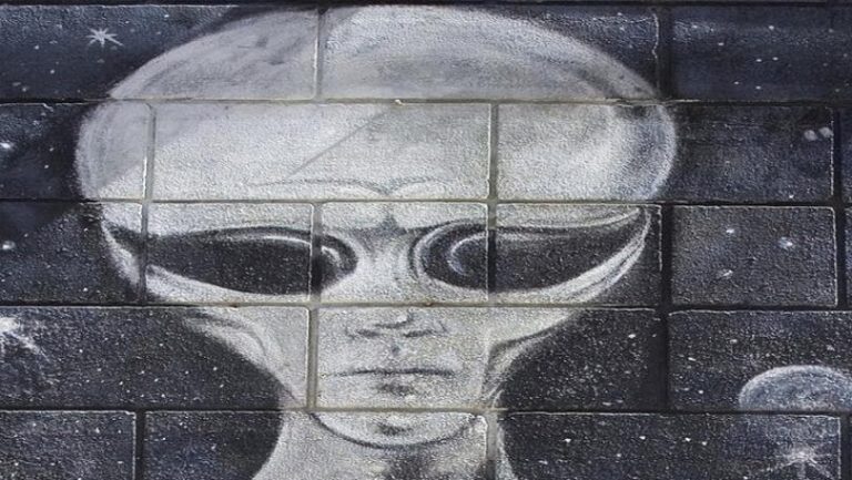 هجوم كائنات فضائيّة… ومُناشدات للجيش