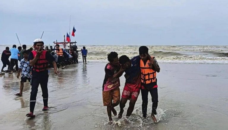 انقلاب قارب بالنهر في تايلاند: مصرع شخص وفقدان آخر