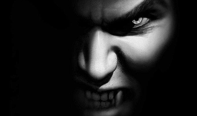 بالصور.. العثور على جثّة مصاص دماء!